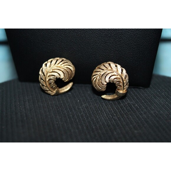 Trifari Jewelry - Vintage Crown Trifari Earrings Clip-On Brushed Gold Tone Feather